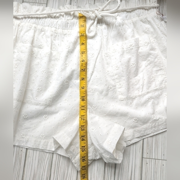 Lauren Conrad Cotton Eyelet Shorts with Belted Waist in White Size XL NWT - Picture 8 of 13